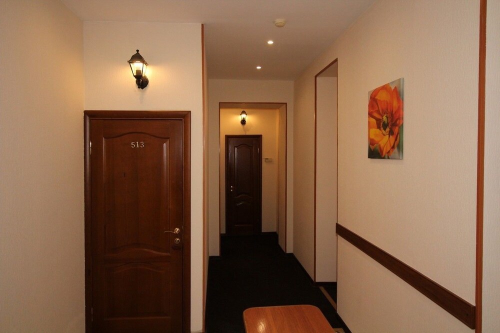 Hotel Democrat on Nevskiy 147