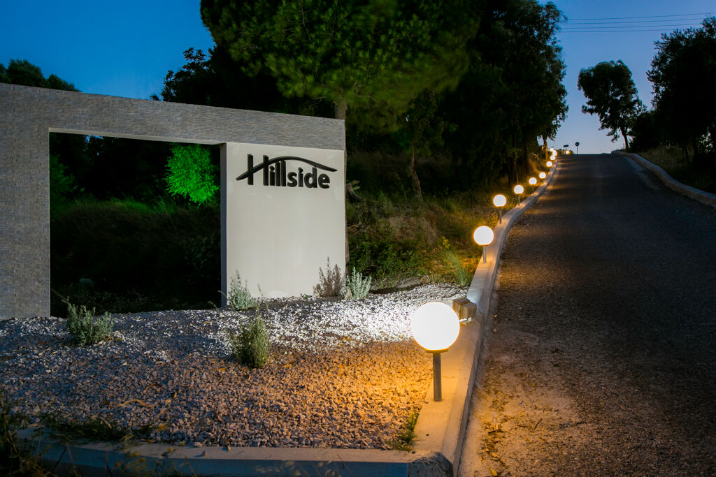 Hillside Studios & Apartments