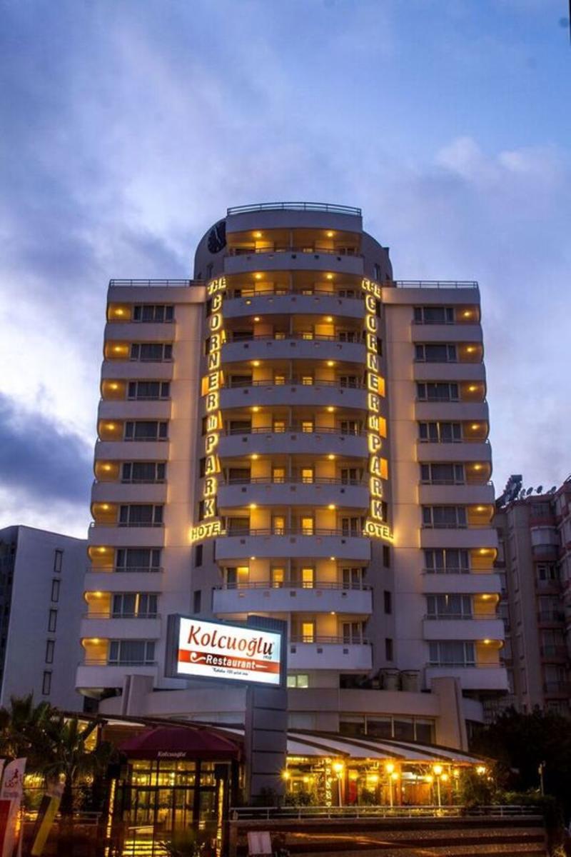 The Corner Park Hotel
