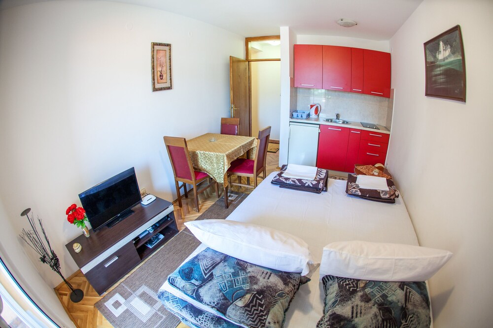 City Apartments Gosposhtina