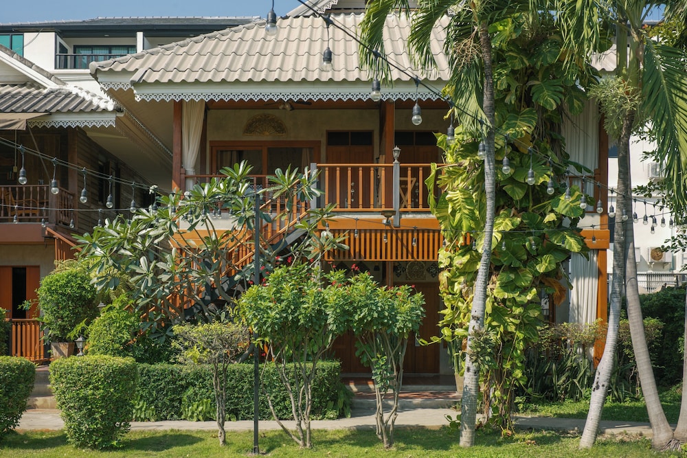 Buri Gallery House and Resort