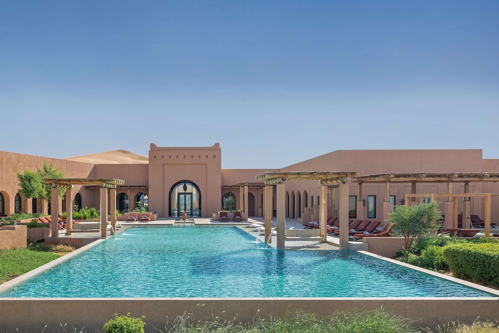 Bab Al Nojoum Bateen Liwa