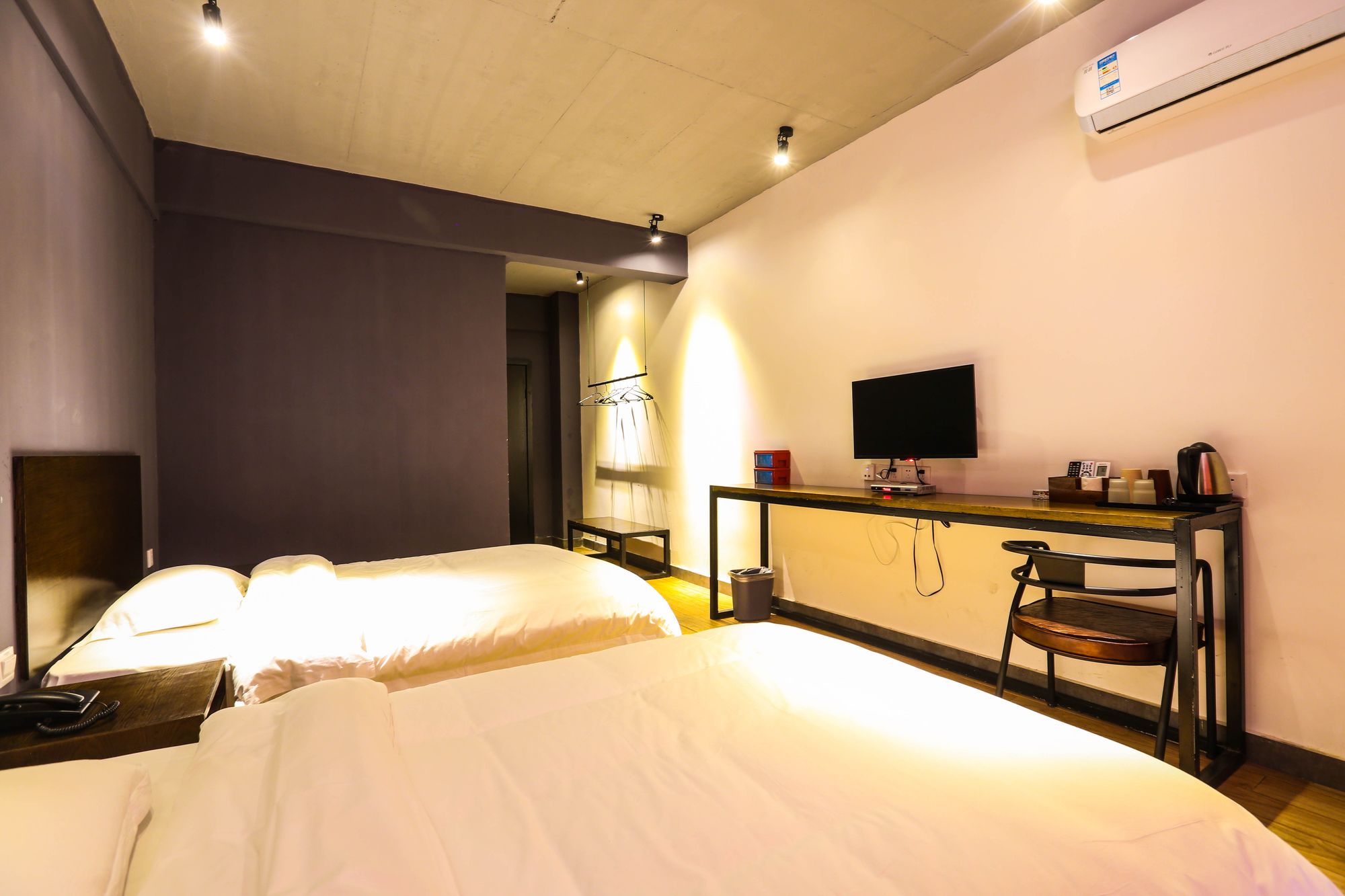 Zhangjiajie Comma International Youth Hostel