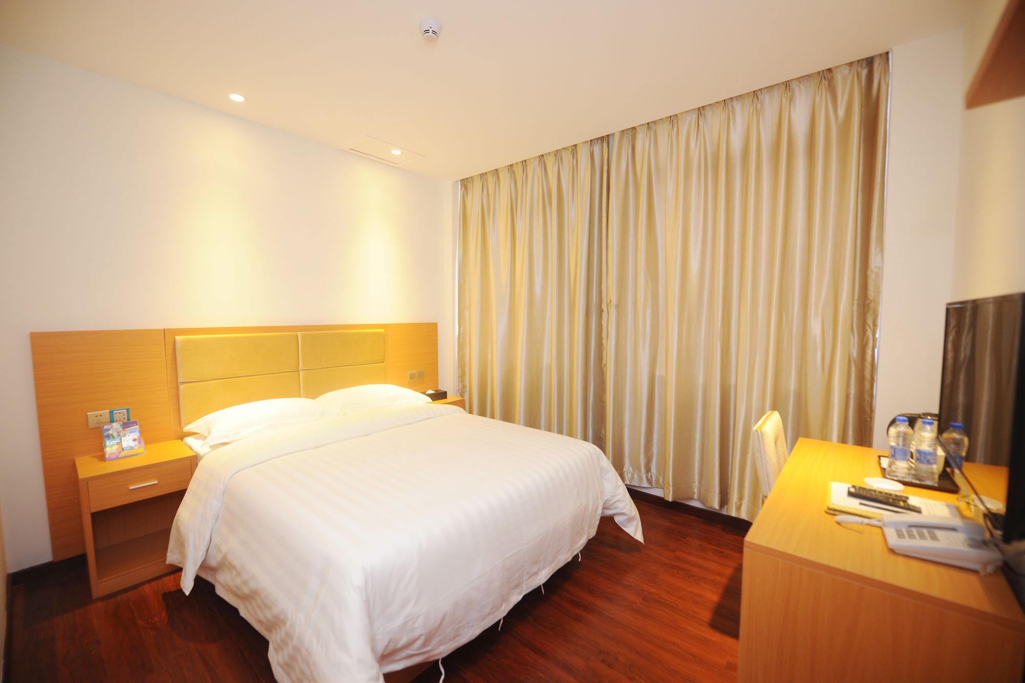 Latin Characters of Shenzhen Leju Hotel