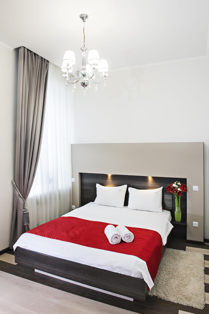 Hotel Status Apartments
