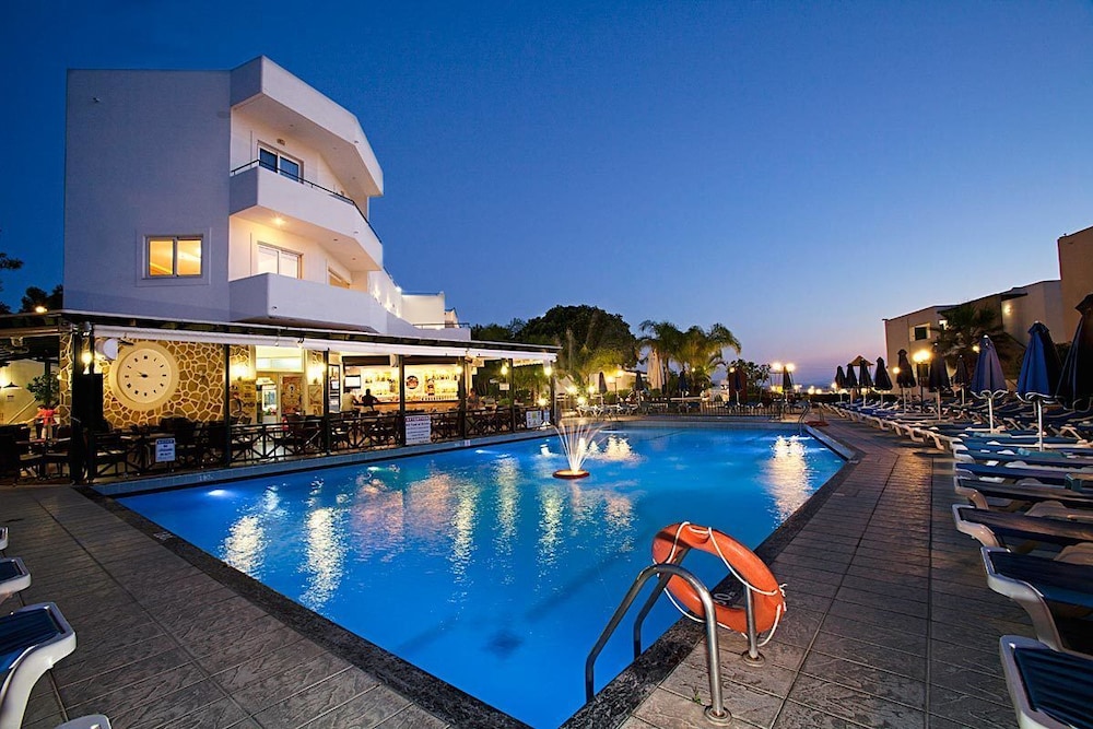 Pefkos Beach Hotel
