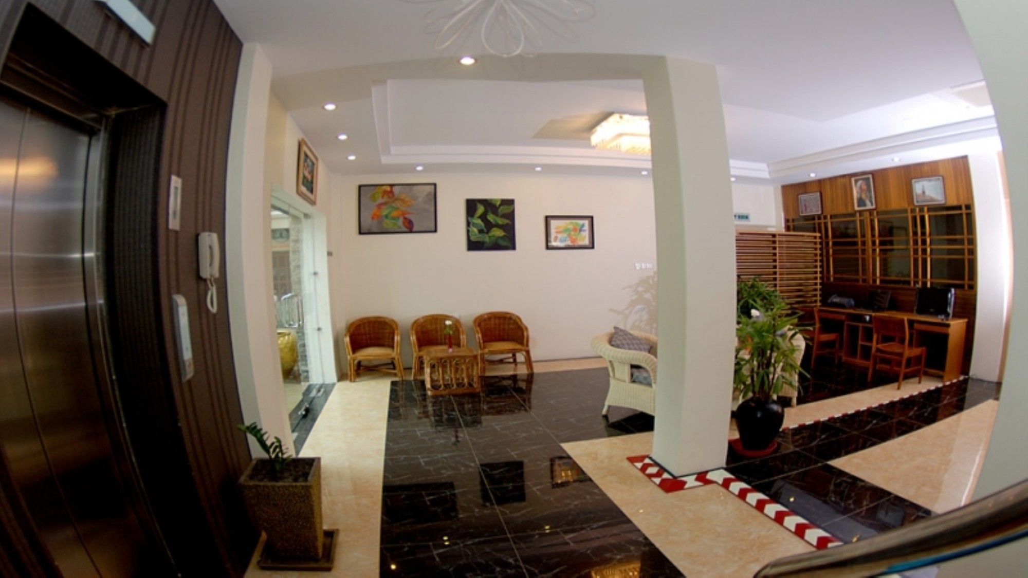 Holiday Hotel