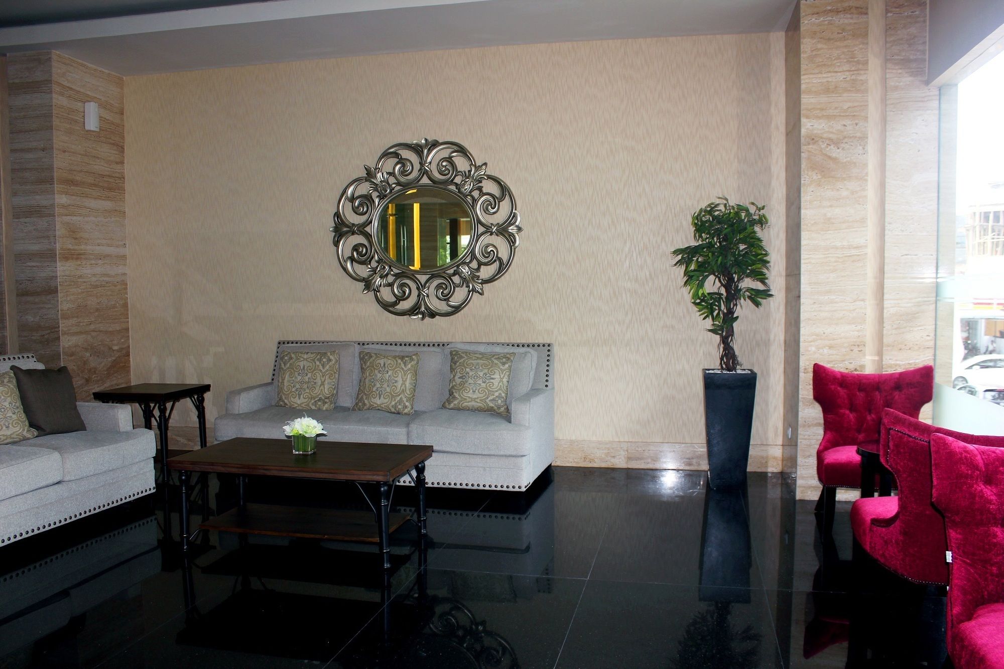 Demelia Hotel