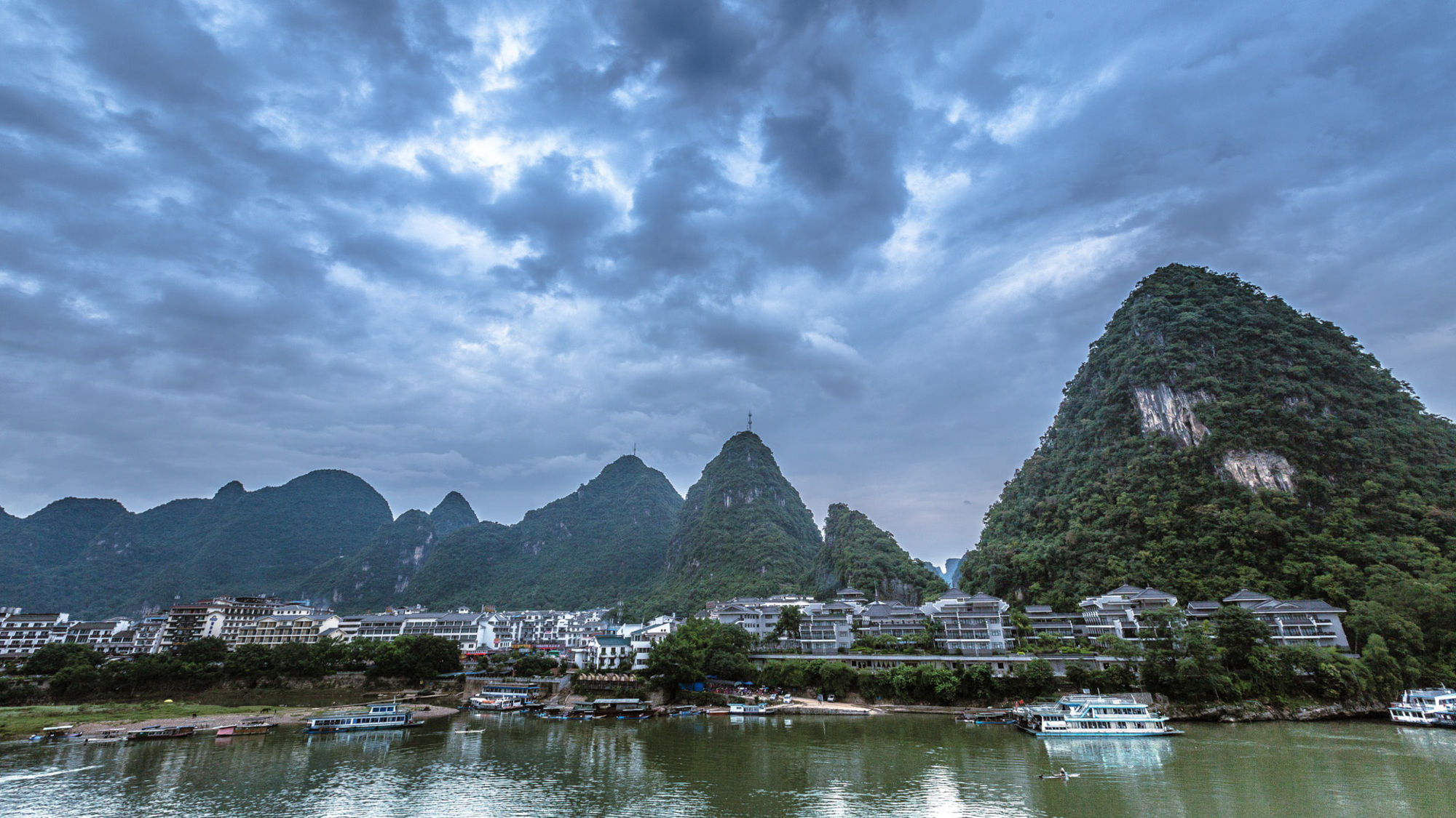 Sea Lily Yangshuo Riverside Resort