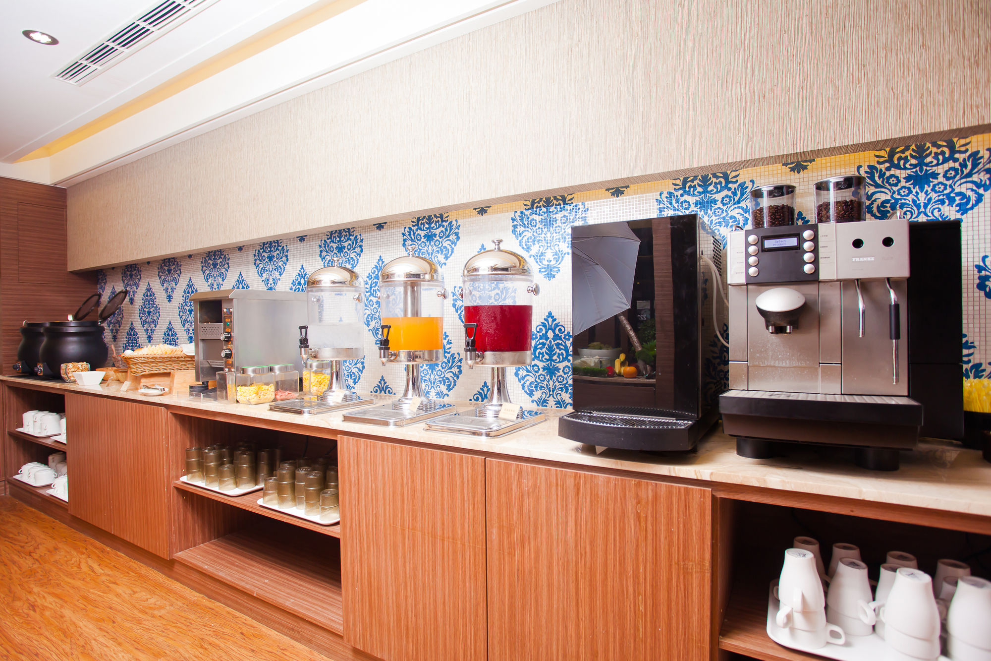 Talmud Hotel Yi Zhong Branch