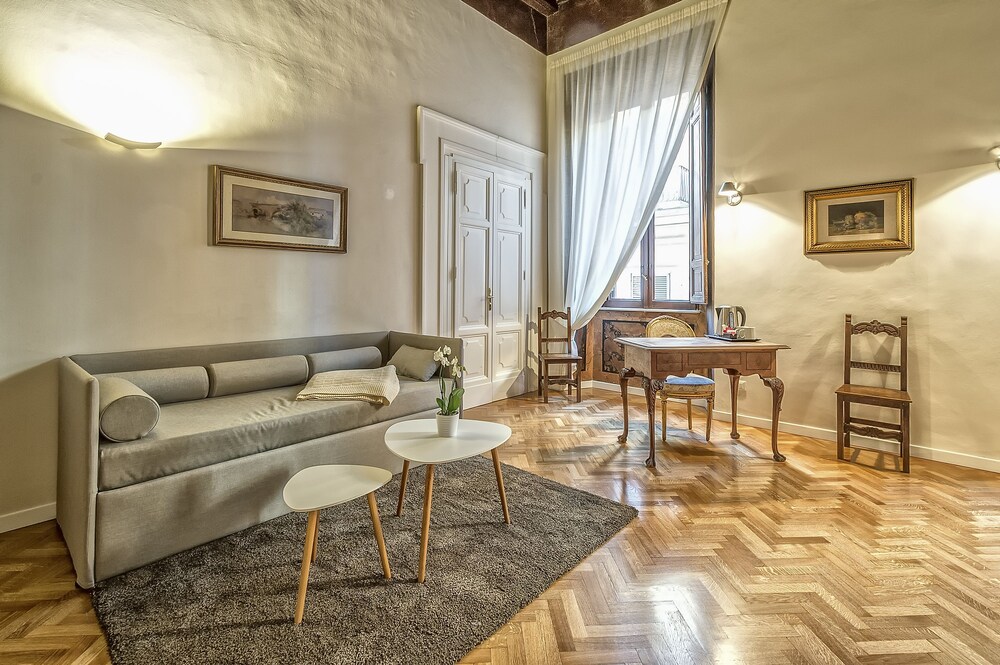 Terrace Pantheon Relais