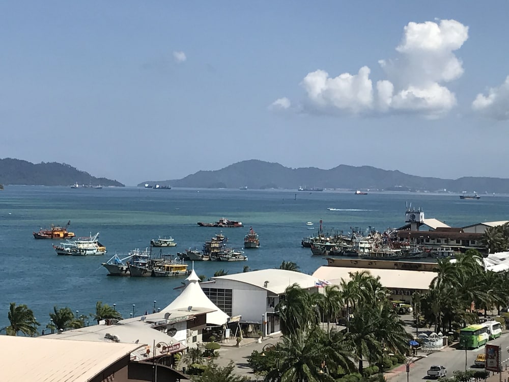 Sunset & Seaview Vacation Condos @ Marina Court Resort Condo