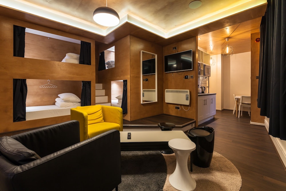 Revolver ApartHotel