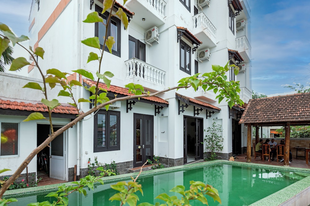 Blue River Hotel