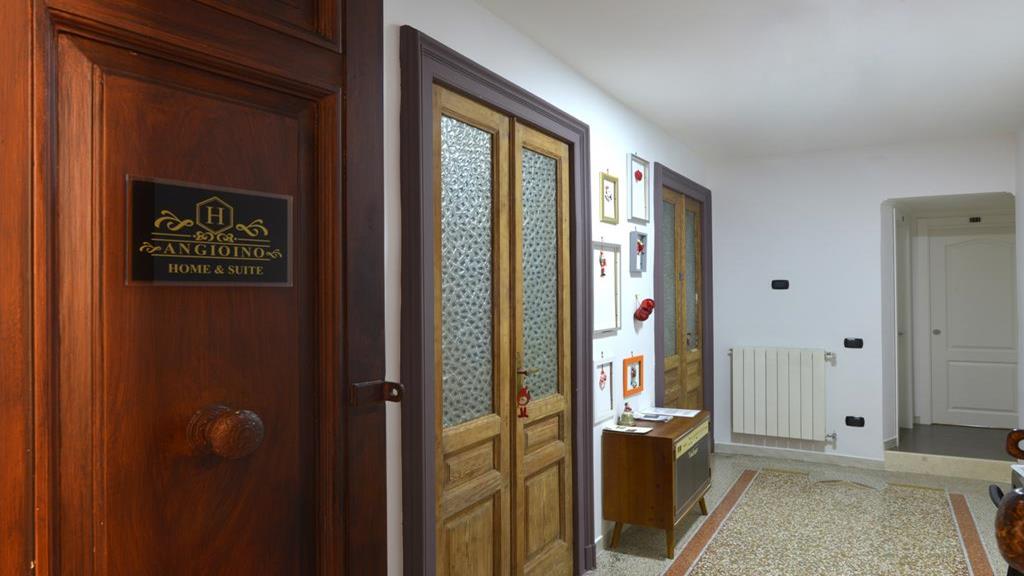 Home & Suites Angioino