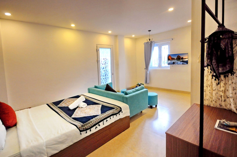 Eighteen House Nha Trang