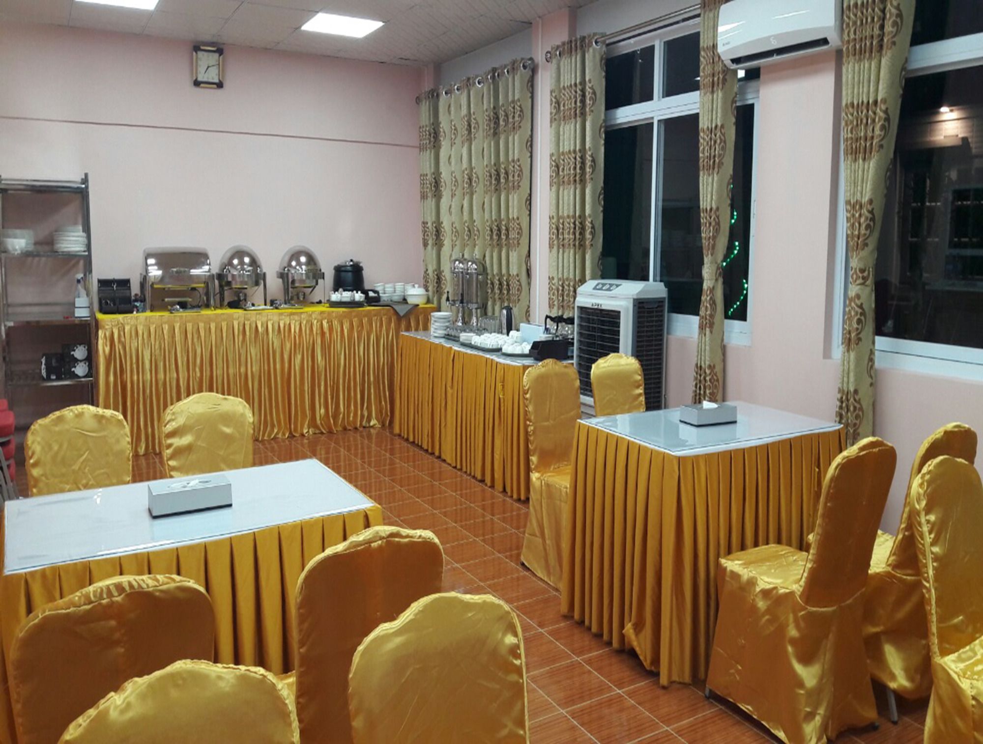 Oasis Inn