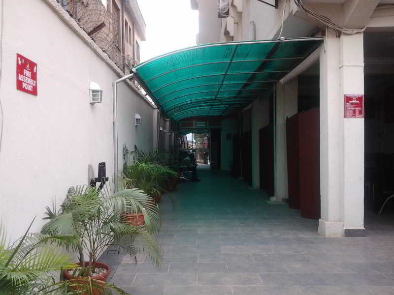 Oragon Hotel & Suites