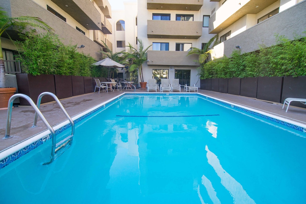 Master Housing - Strathmore Regency Apartments