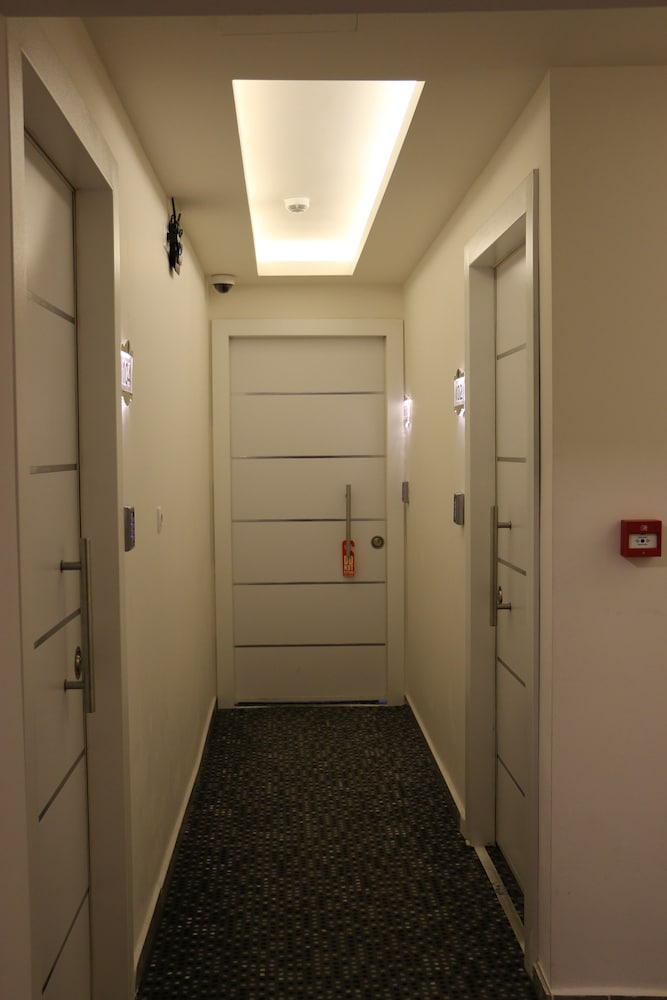 Deep Hotel