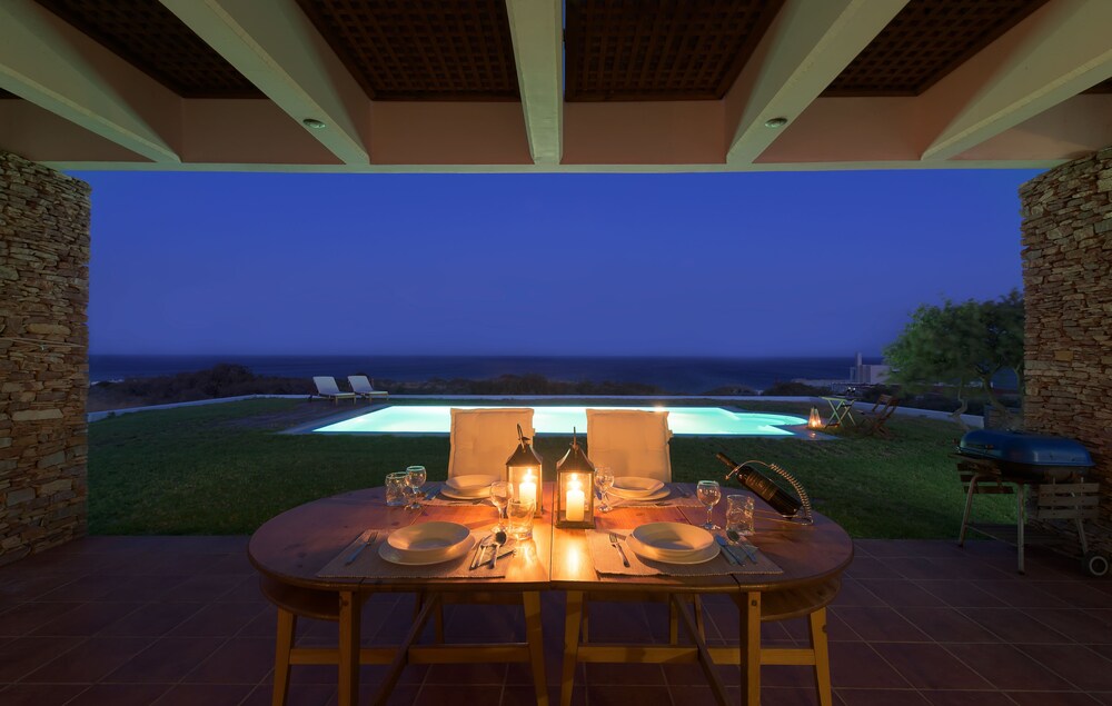 Cristelia Luxury Sea Front & Pool Villa