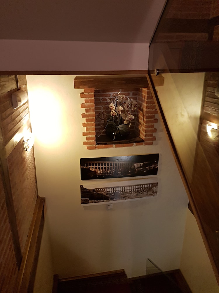 Hostal Segovia