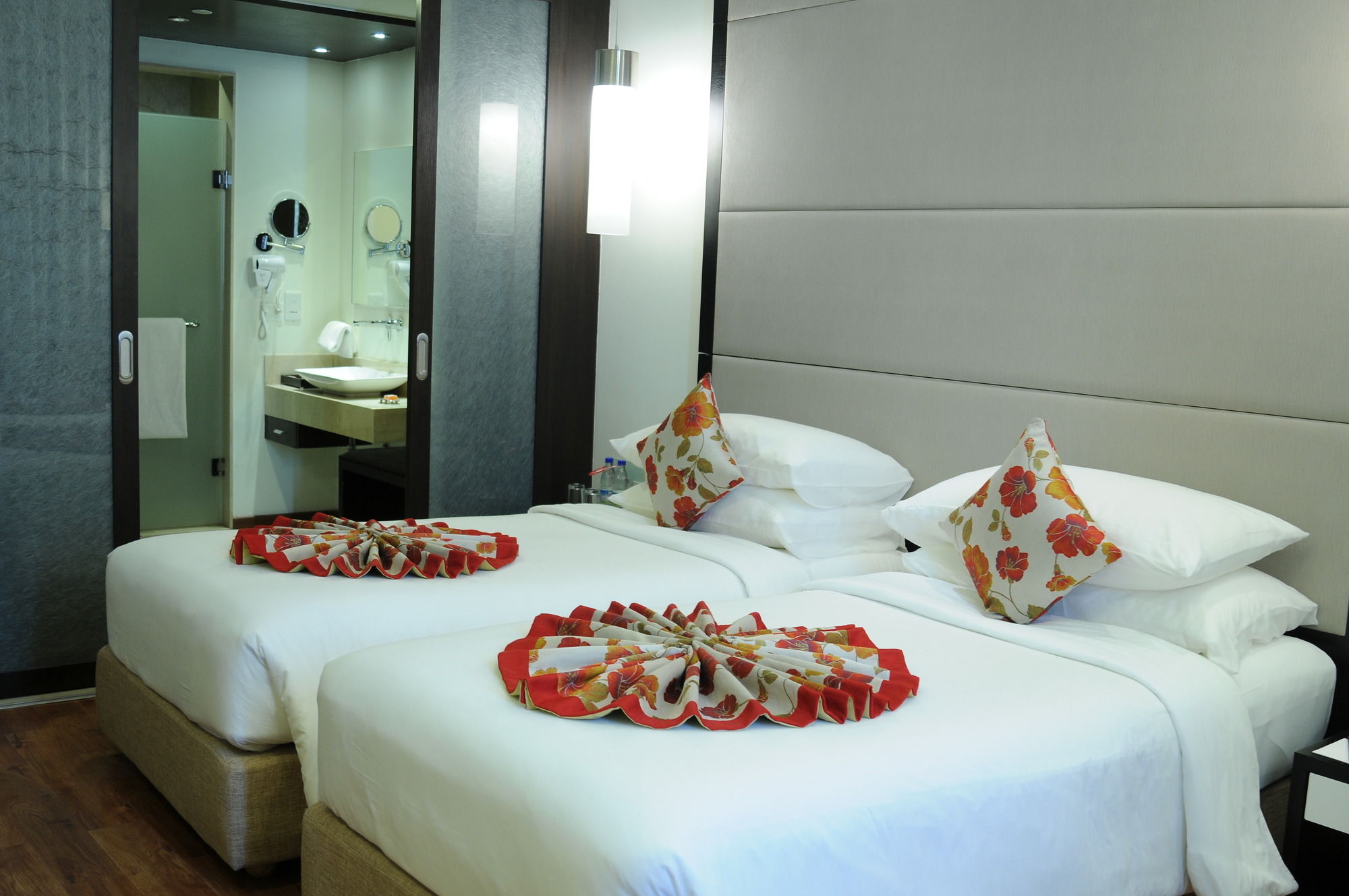 E Mall Hotel