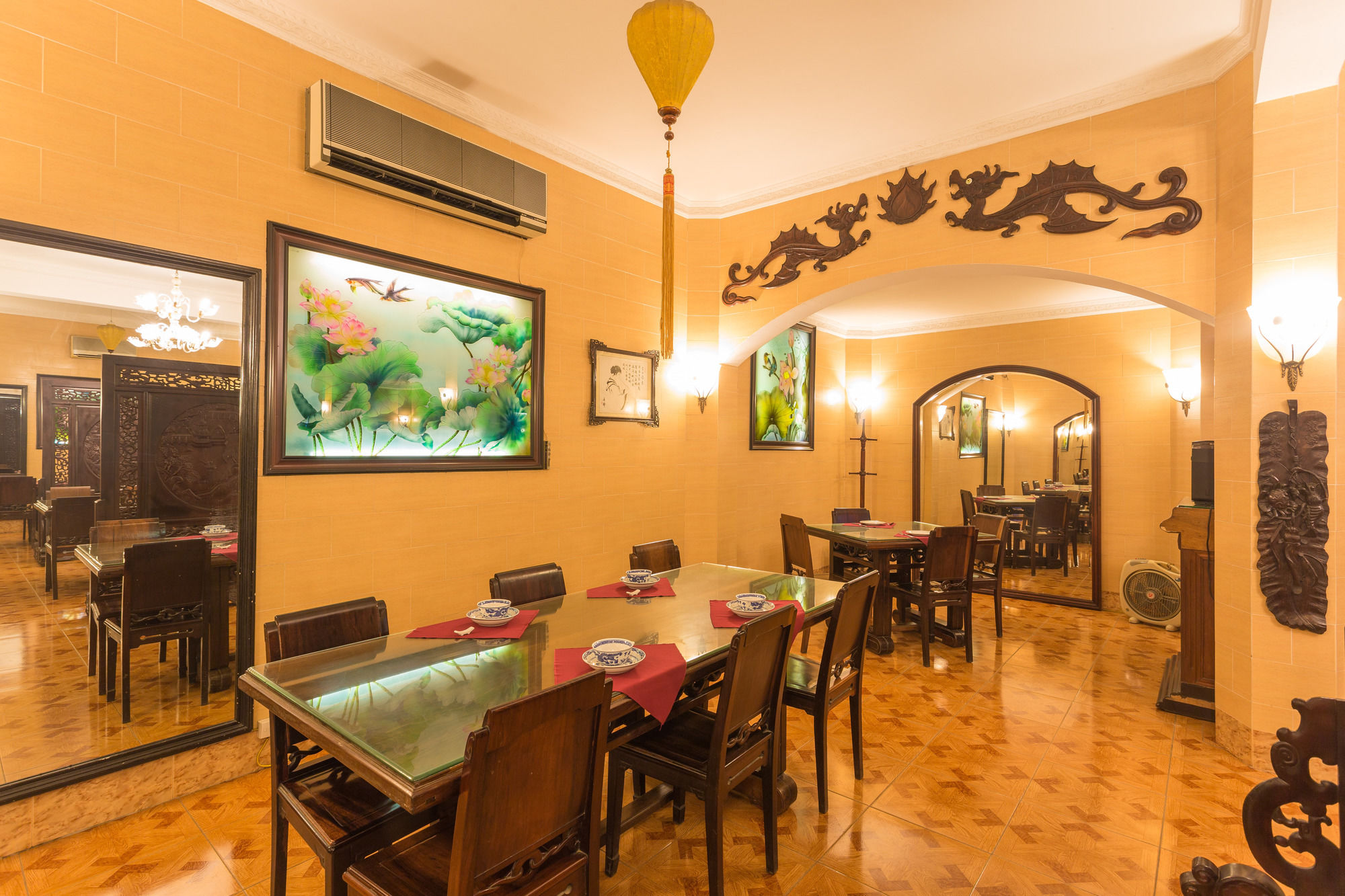 Dragon Hotel