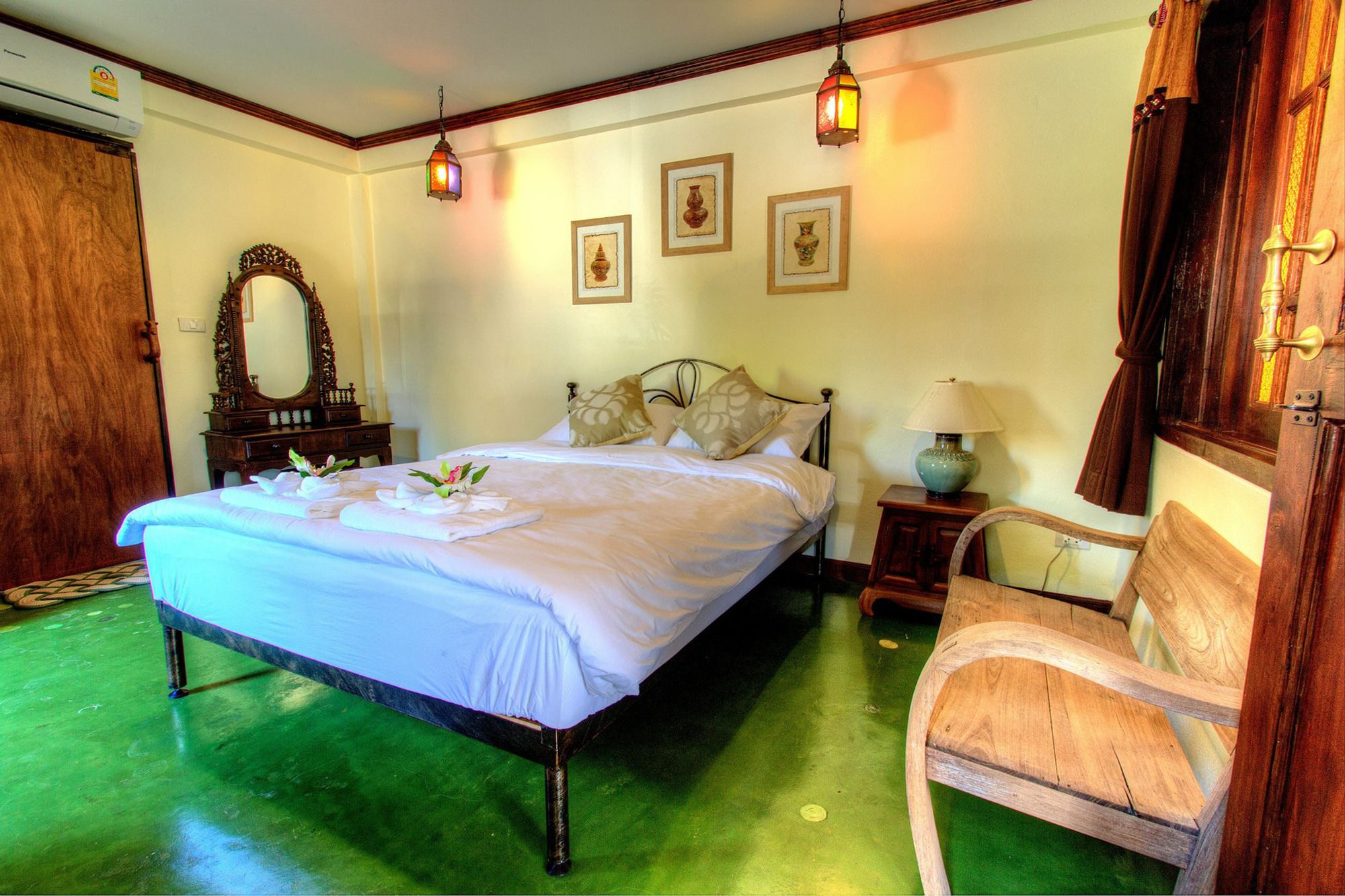Baankeaw Huenkwan Boutique Hotel