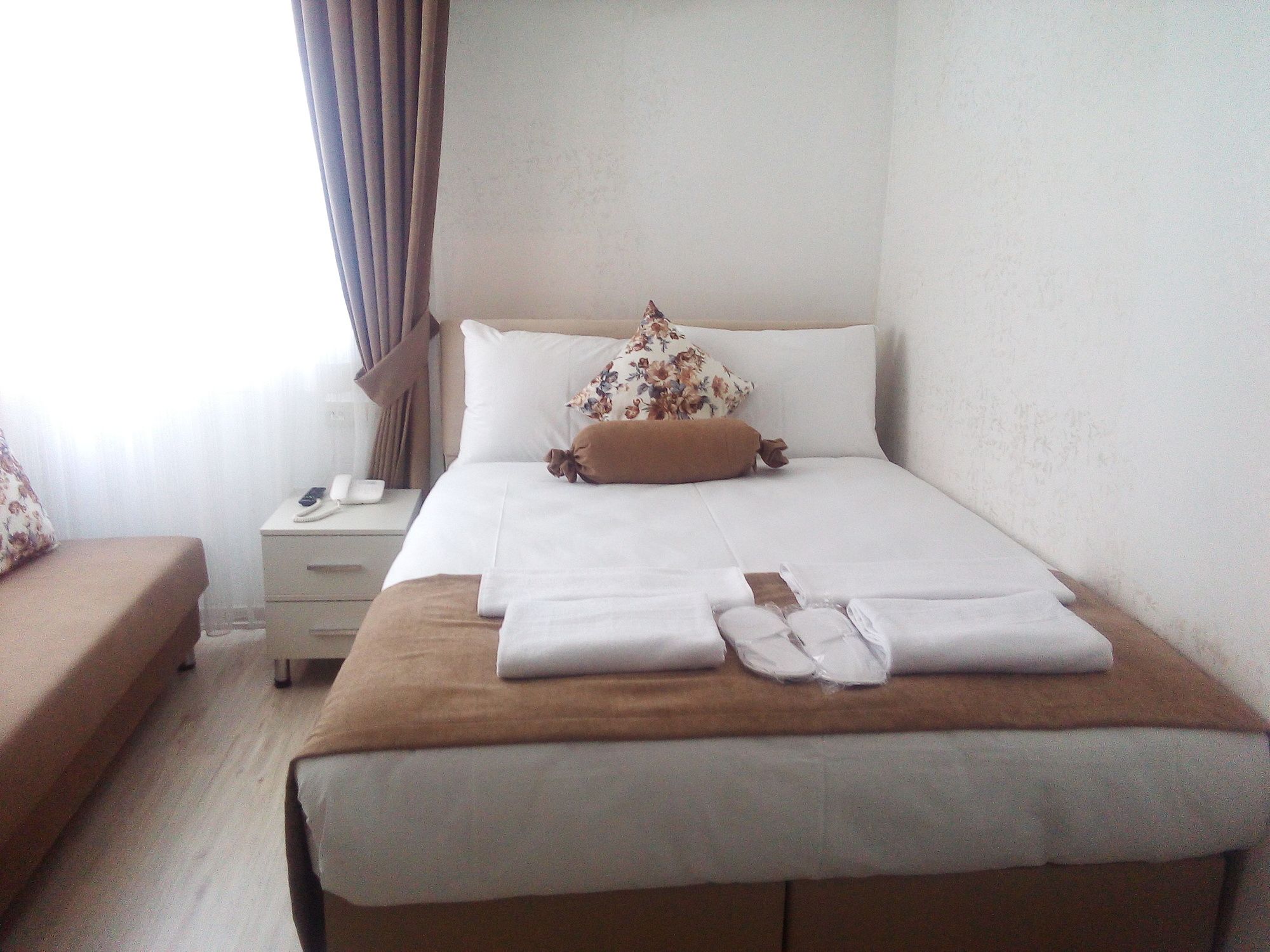 The Golden Pera's Hotel