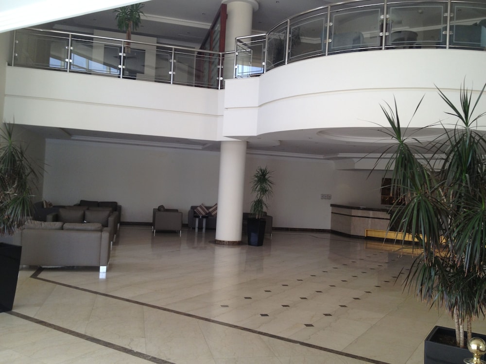 Executives Azizia