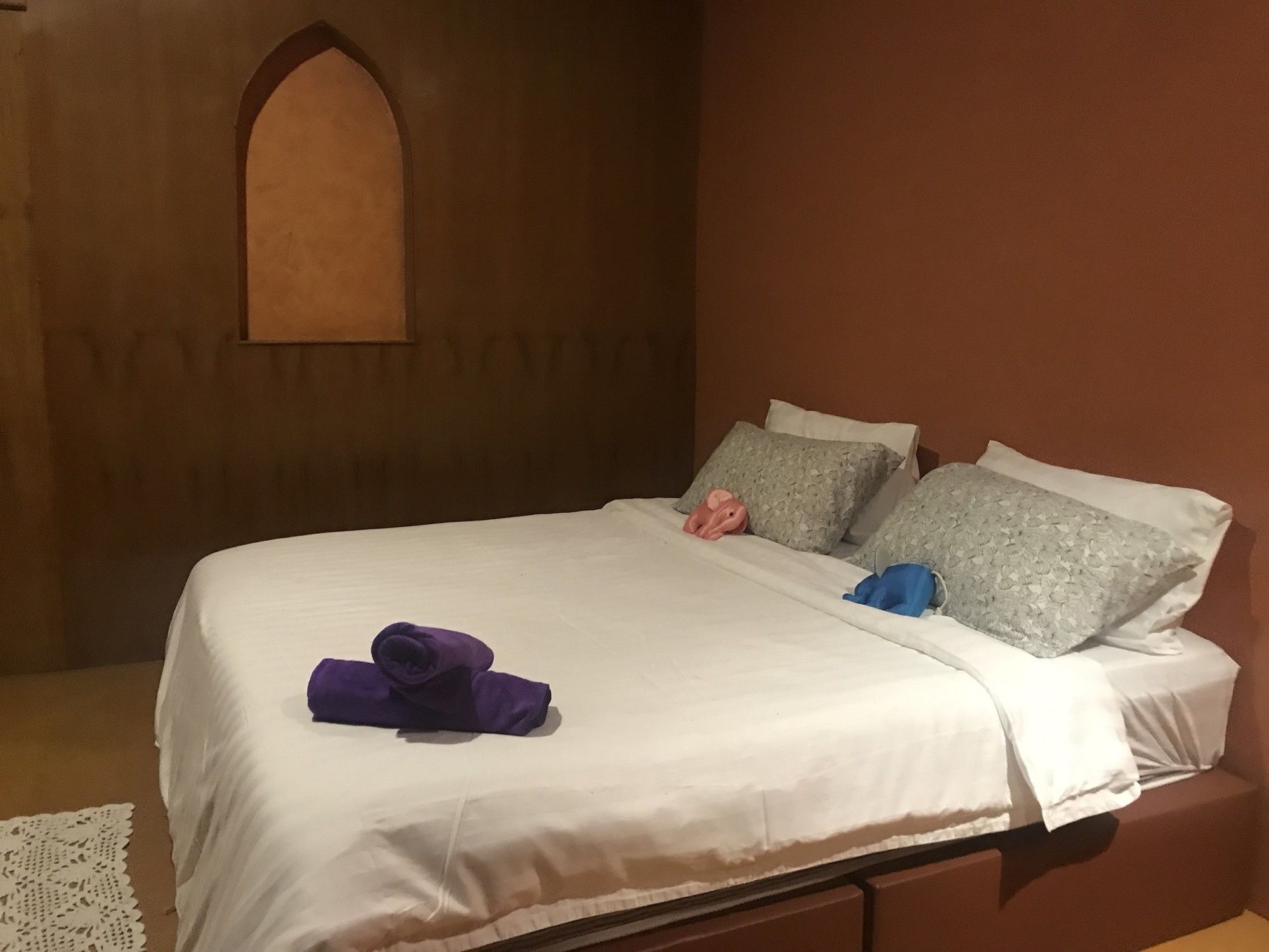 Bee Sleep Hostel & Nana Art Gallery