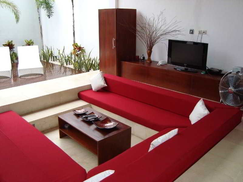 Horizontal Beach Club