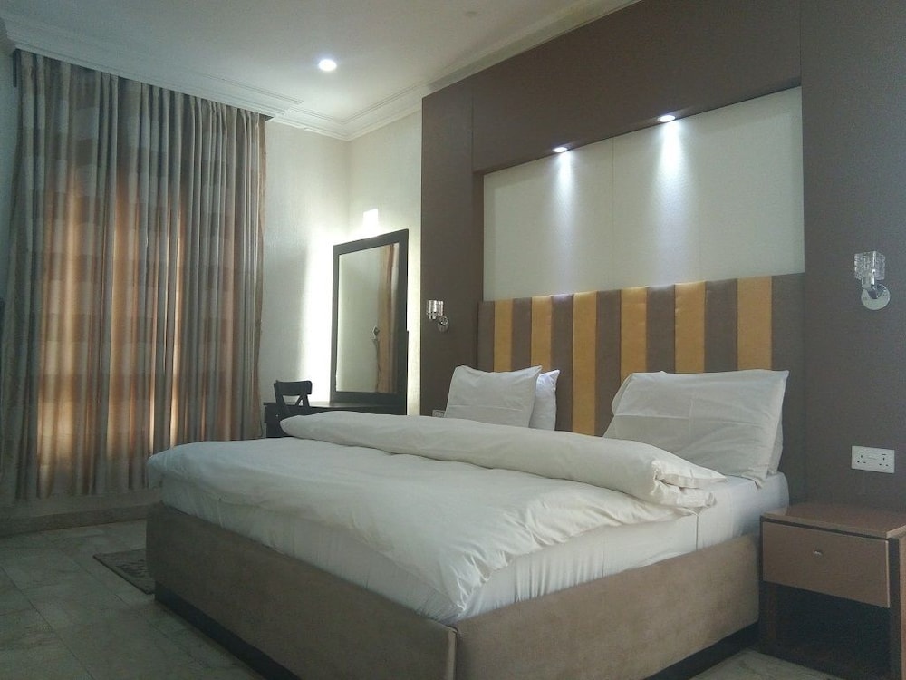 Margaretta Classic Suites And Hotel