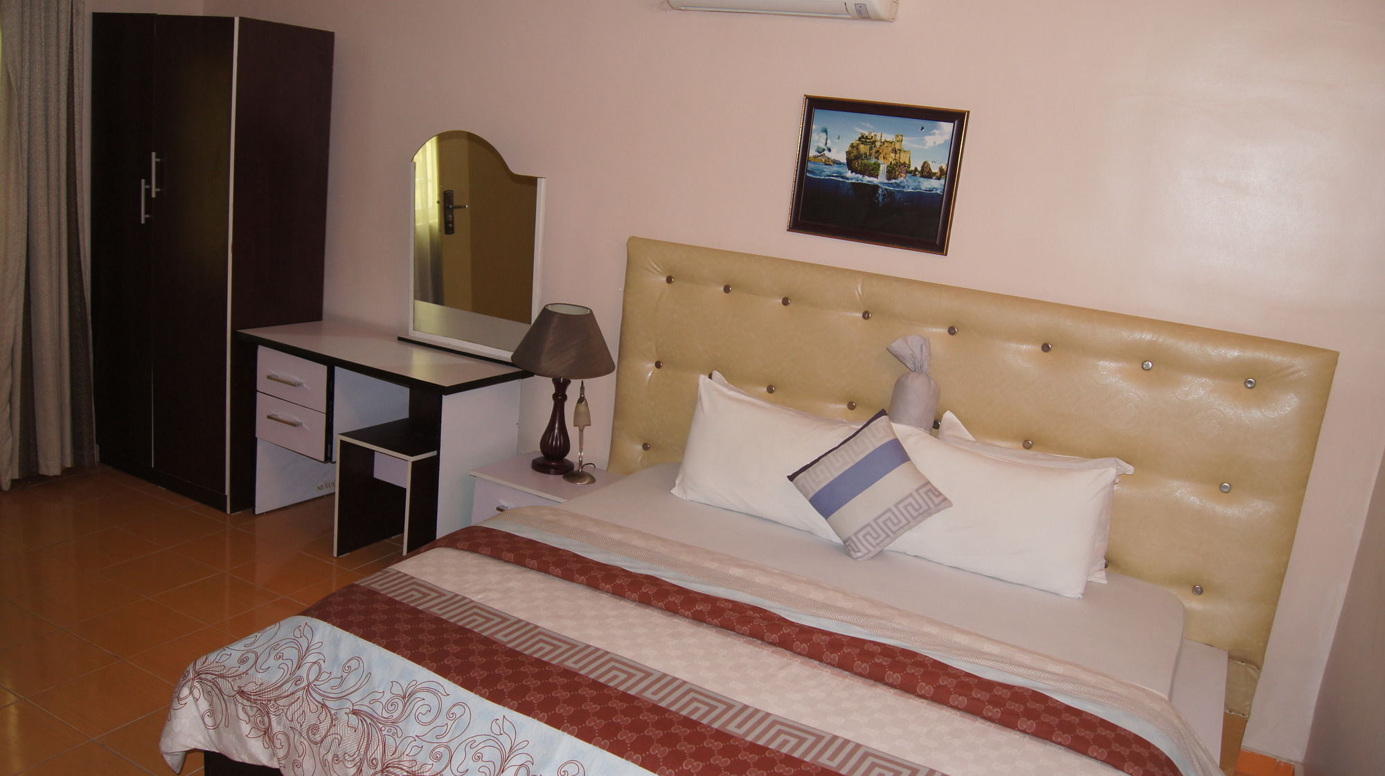 Royal View Hotel and Suites