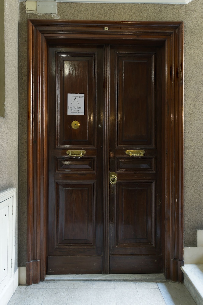 Star Vatican Rooms