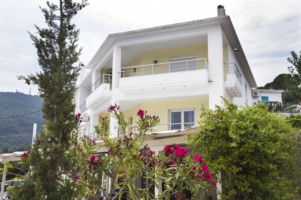 Iridanos Apartments