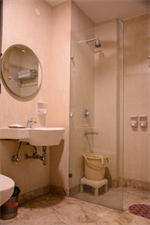 OYO Premium WEA Karol Bagh 2