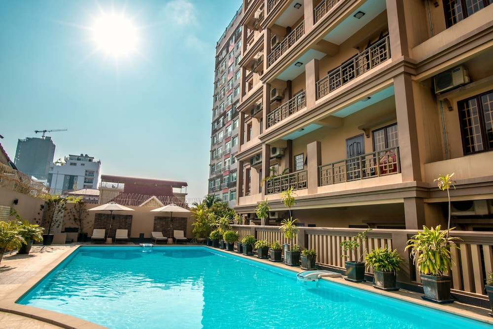 Hampton & Apartment