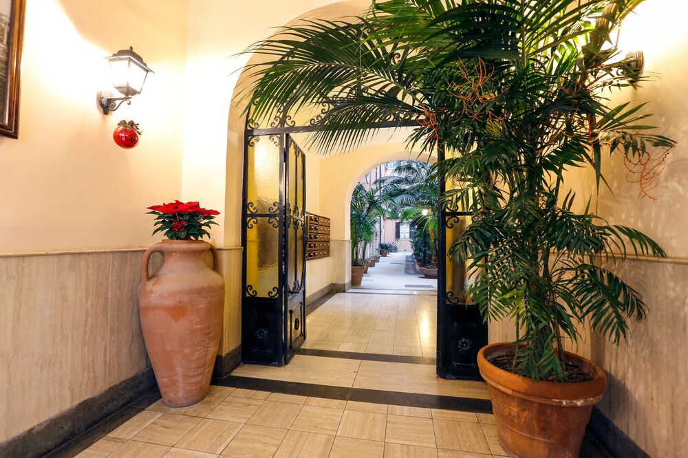 Vanella Rome Domus