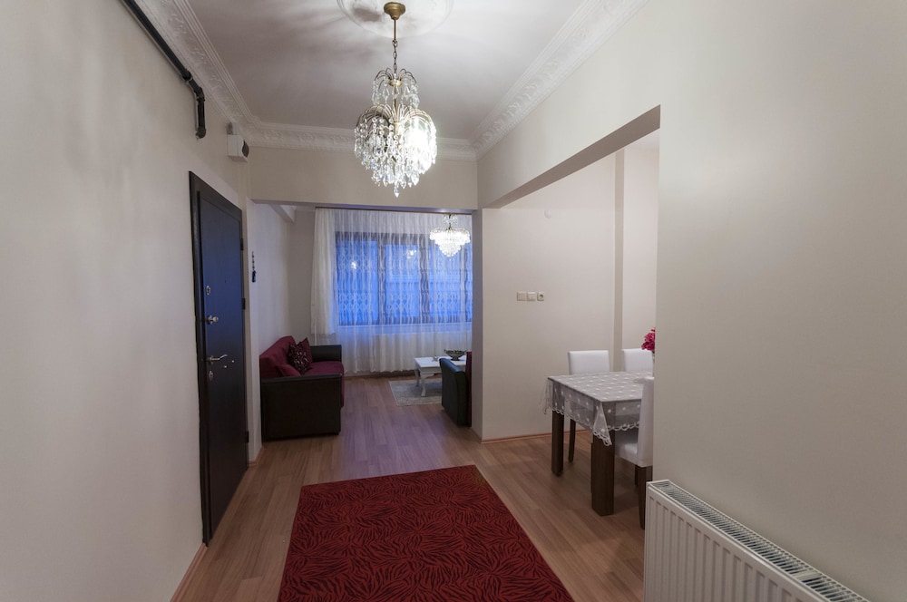Zendy Suite Hotel