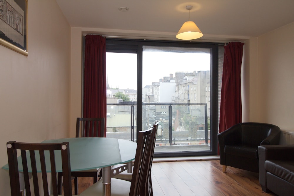 Ivy/Albion Apartments