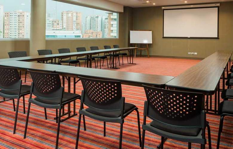 hotel hampton by hilton medellin desde